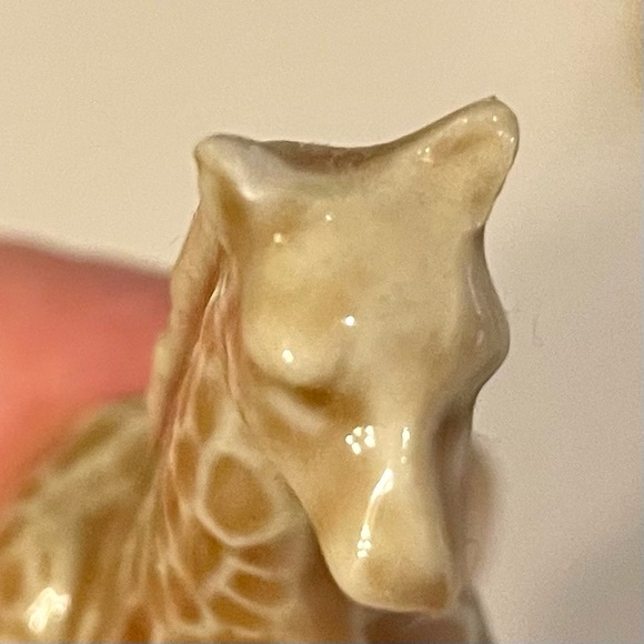 WADE Collectables - 2 GIRAFFES made of  porcelain ceramic /1.5” wide x 1.5” tall - Picture 5 of 6
